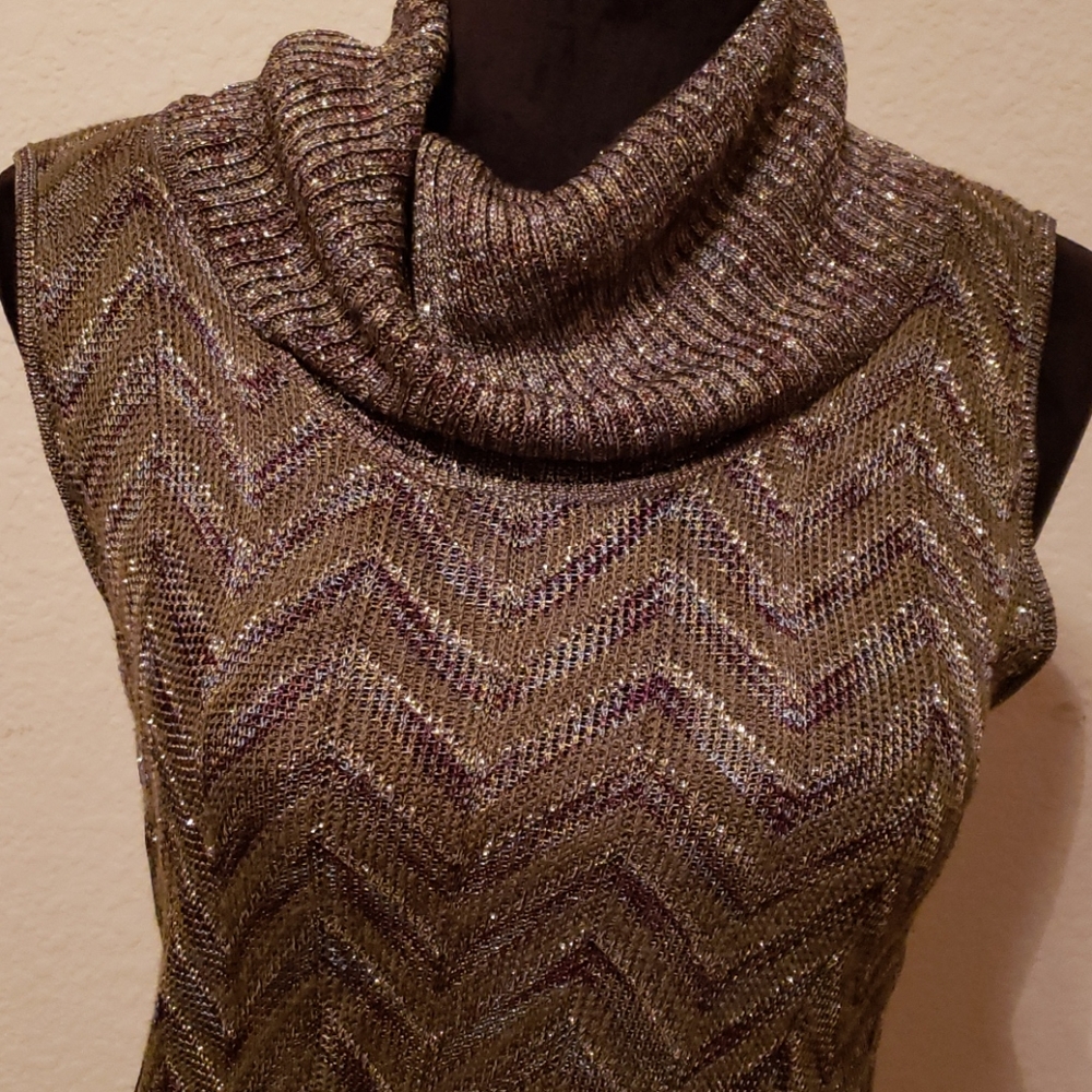 Top - Picture 2 of 4